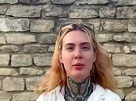 Emma, 21, is getting into pure exhibitionism! – Jacquie et Michel TV